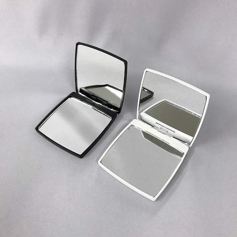 拡大鏡付コンパクトミラーの3番目の写真