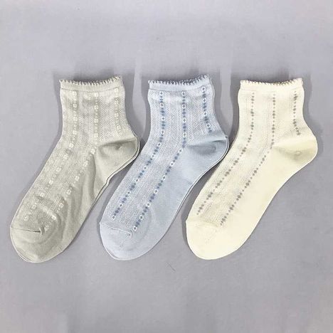 婦人　ゆったり靴下クルー丈薄手　幾何学柄の2番目の写真