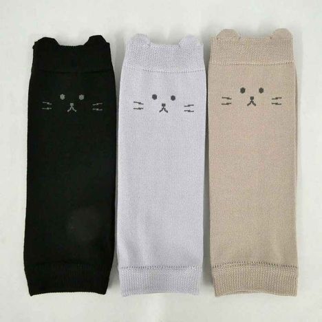 保湿用　レッグウォーマー　耳付き猫柄の2番目の写真