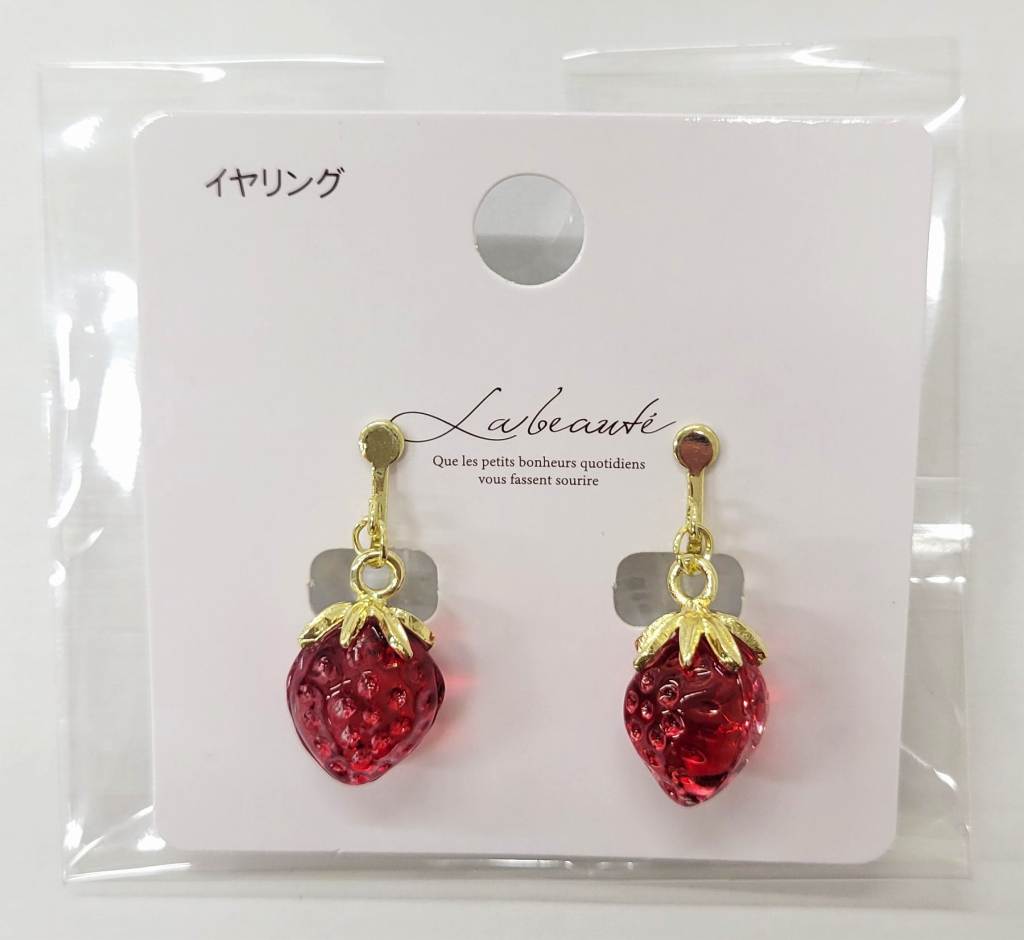 いちごイヤリングの商品画像