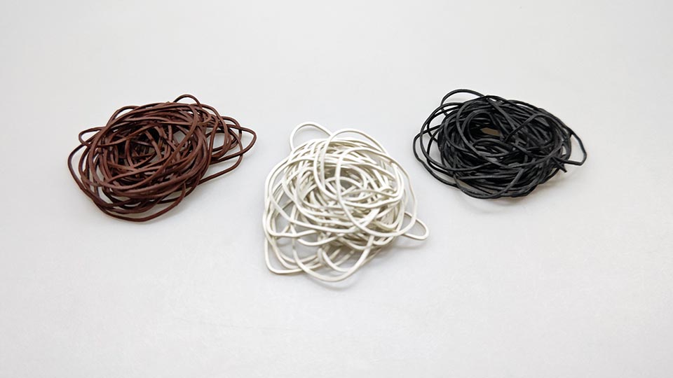 カラーゴムバンド３色セット１００本白黒茶の3番目の写真