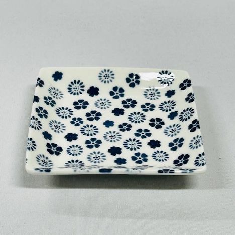 小花　角小皿の商品画像